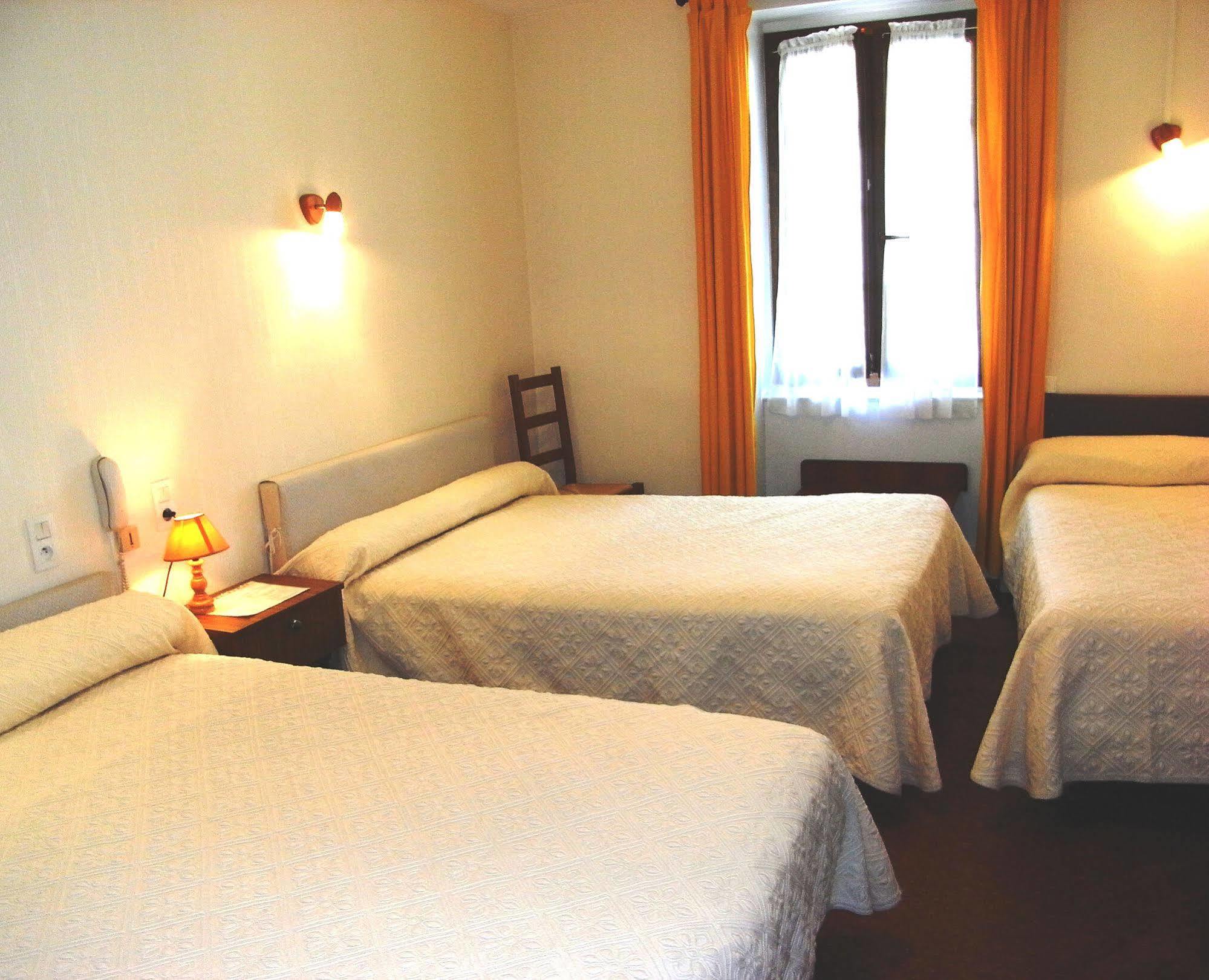 Hotel De Paris Poligny  Bagian luar foto