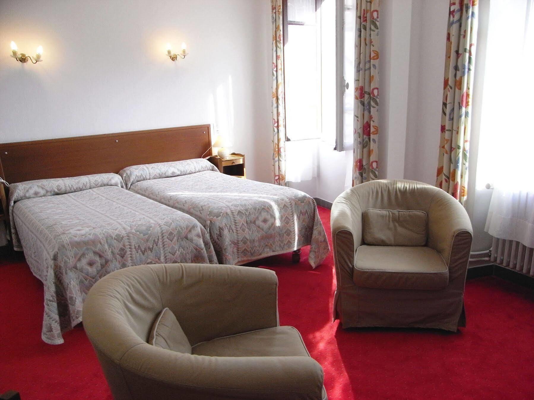Hotel De Paris Poligny  Bagian luar foto