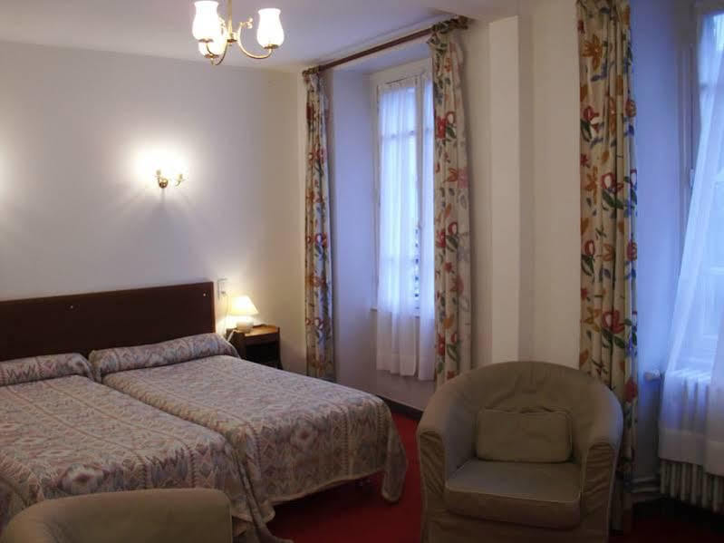 Hotel De Paris Poligny  Bagian luar foto