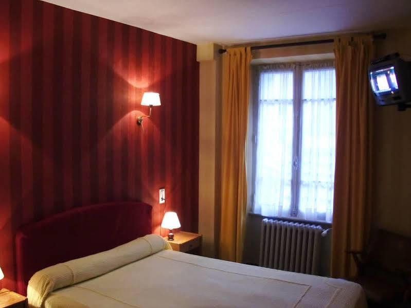Hotel De Paris Poligny  Bagian luar foto